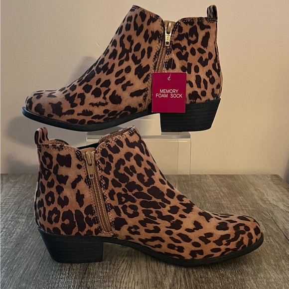 SO Shoes - NWT SO cheetah ankle boots SZ 7.5